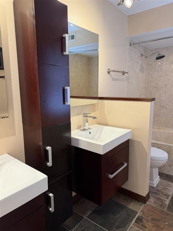 Building Photo - 2241 Heatheroak Dr