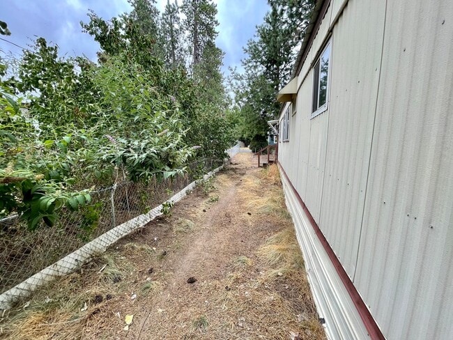 Building Photo - Affordable & Ideally Located 2 Bed 2 Bath ...