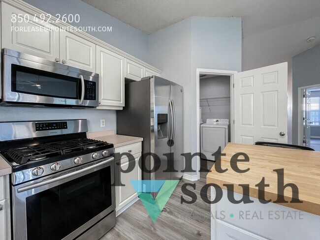 Building Photo - 209 Staysail St