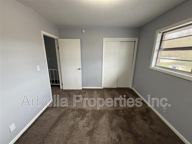 Building Photo - 1404 Bloomingdale Rd