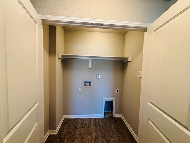 Building Photo - 1320 Walden Pond Dr