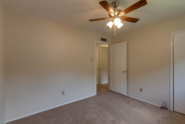 Building Photo - COMING SOON - FANTASTIC NORTH BEDFORD LOCATION