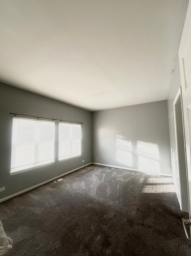 Building Photo - 1900 N Laramie Ave