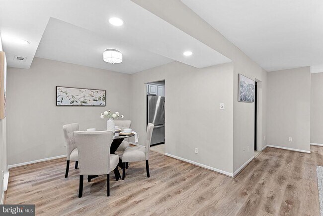 Building Photo - 11808 Breton Ct