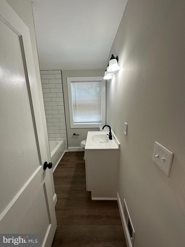 Building Photo - 1844 Trenleigh Rd