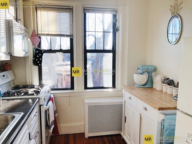 Building Photo - 1999 Commonwealth Ave