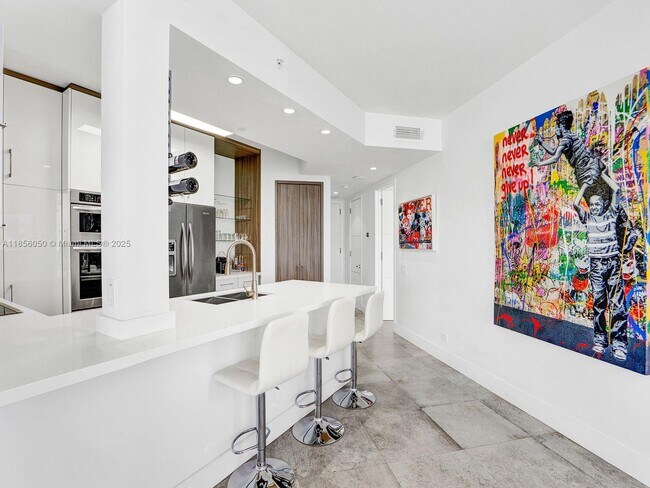 Building Photo - 888 Brickell Key Dr