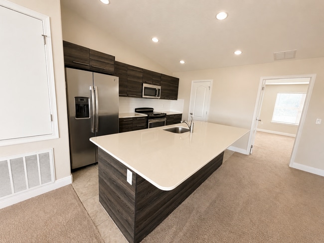 Building Photo - Charming 2-Bed Townhouse with Granite Elegance in Haines City – Spacious 1,464 Sq. Ft. Retreat!