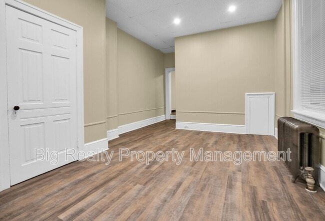 Building Photo - 72 N Main St