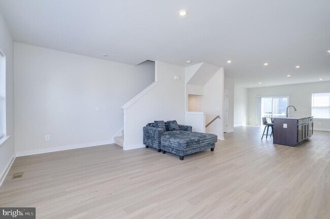 Building Photo - 14 Trotting Rd