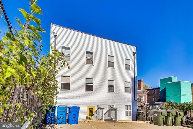 Building Photo - 2221 M St NE