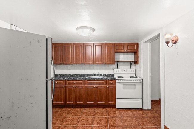 Building Photo - 4985 Gulfstream Rd