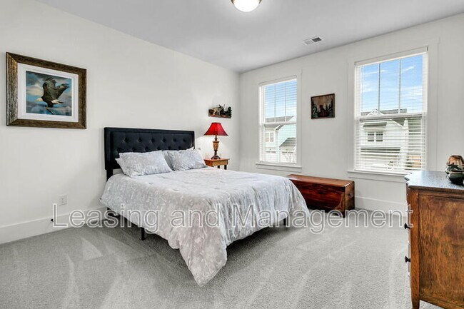 Building Photo - 245 Summer Tanager Dr