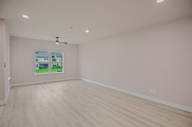 Building Photo - 12310 Glenview Dr