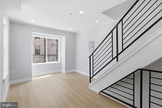 Building Photo - 1511 W Flora St