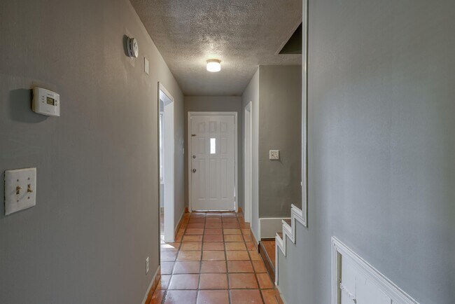Building Photo - 667 Hunting Creek Ln SE