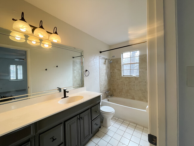 Master Bath - 1700 Cardinal St