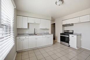 Building Photo - 101 W Meinecke Ave