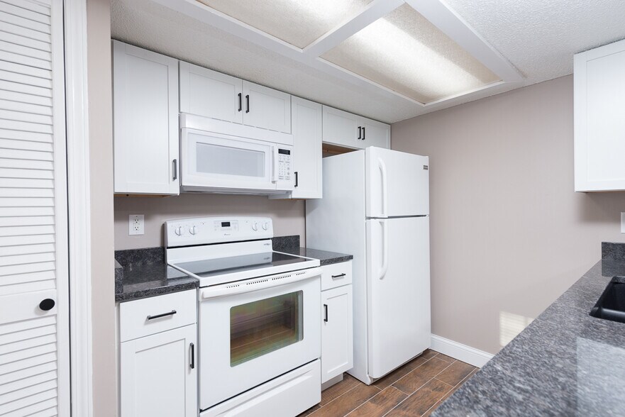 Building Photo - 8303 N Everton