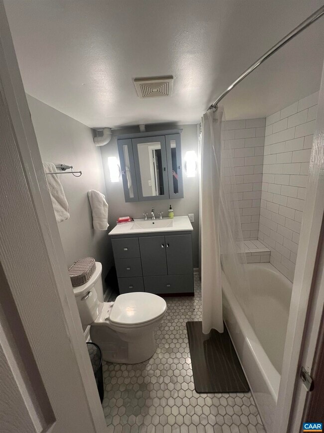 Building Photo - 211 5th St NW