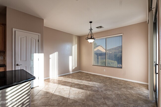 Building Photo - 453 W Lantana Pl