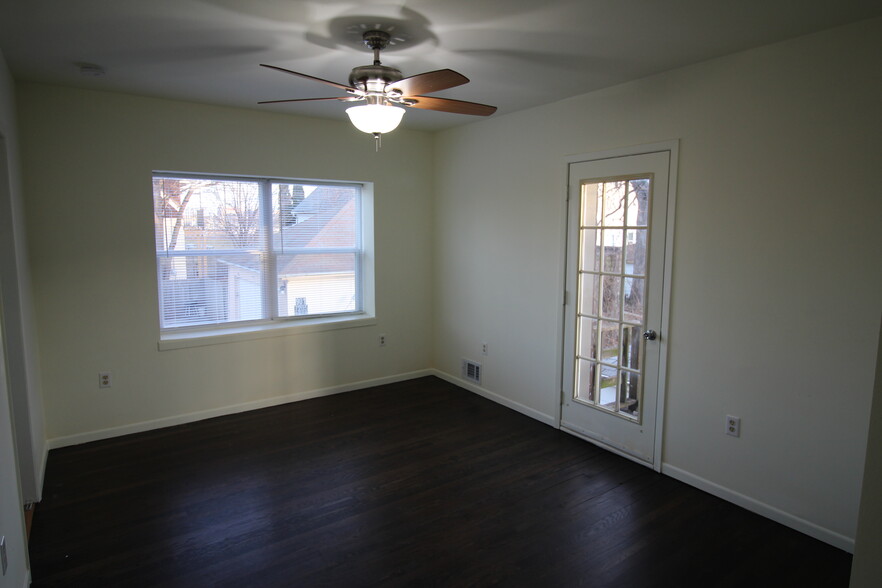 Master Bedroom with balcony - 7219 W Walker St