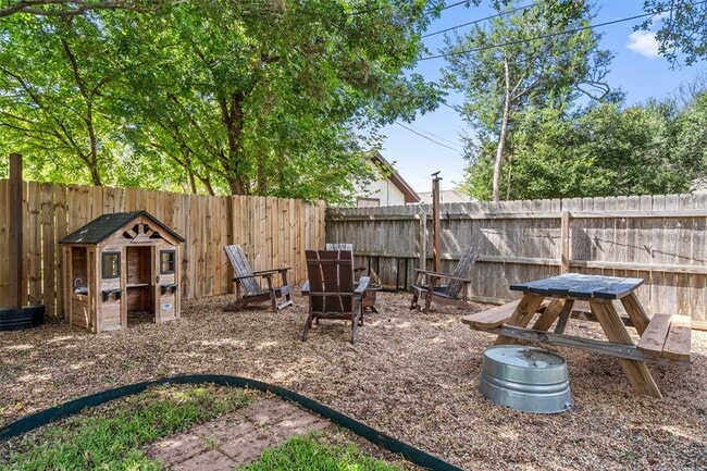 Building Photo - 1602 Rock Creek Dr