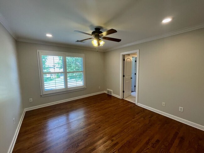Building Photo - Luxurious home in Collierville with an ing...