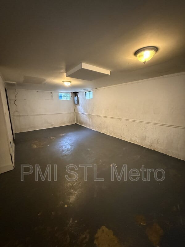 Building Photo - 10435 Castle Dr