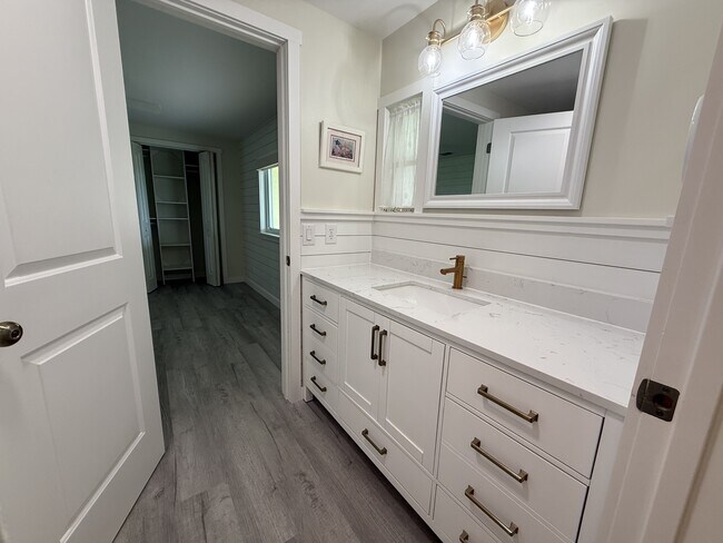 Building Photo - 637 Los Altos