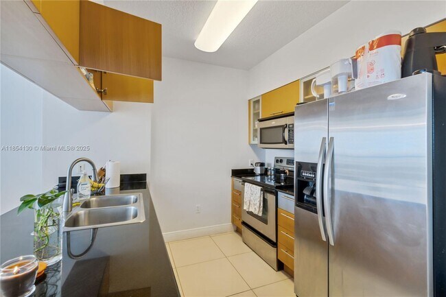 Building Photo - 1750 N Bayshore Dr