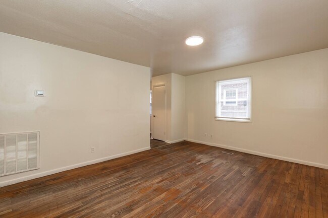 Building Photo - 1210 Truman St
