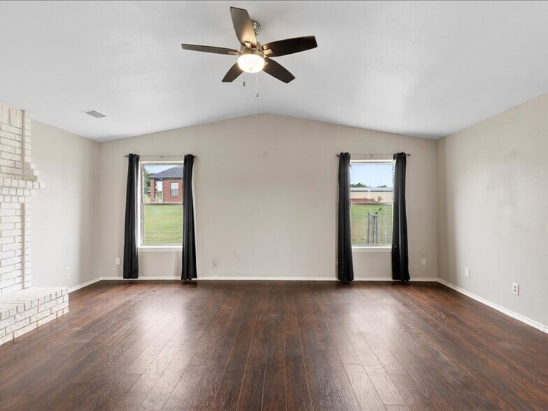 main living- great windows - 9395 Green Springs Cir