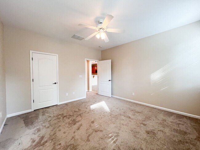 Building Photo - West Sacramento Gem with 3 Bedrooms & 2 Ba...