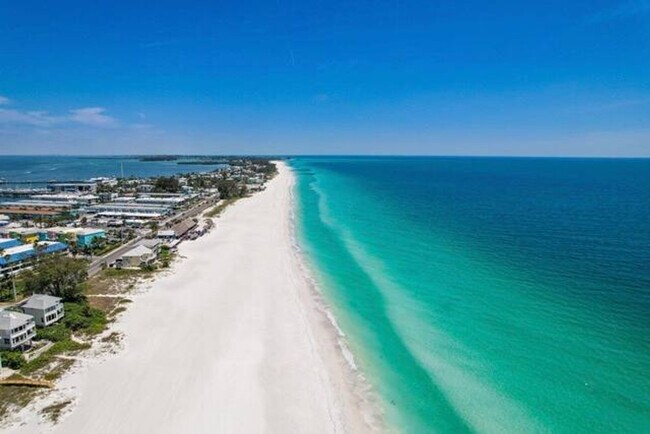 Building Photo - 7516 22nd Ave W