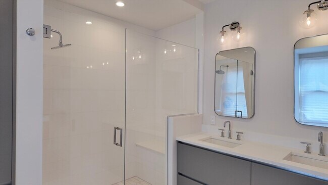 Building Photo - 201 Washington St