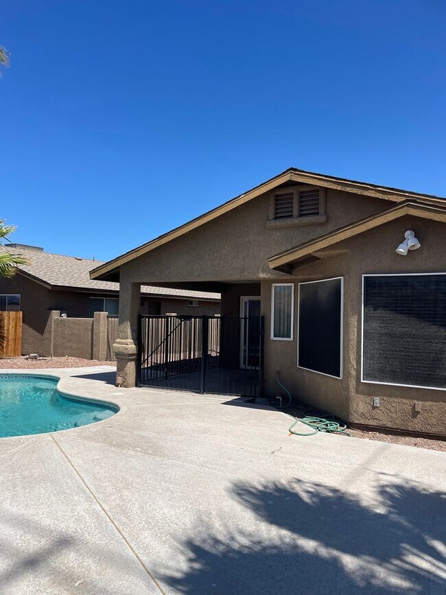 Building Photo - 1171 Regency Dr