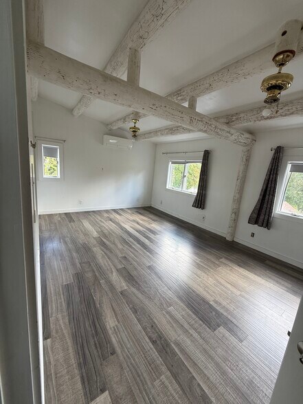 Building Photo - 40 W Quasset Rd