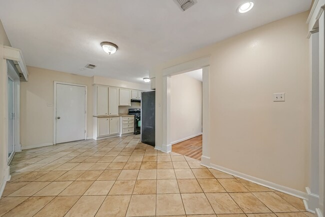 Building Photo - 3702 Malone Dr