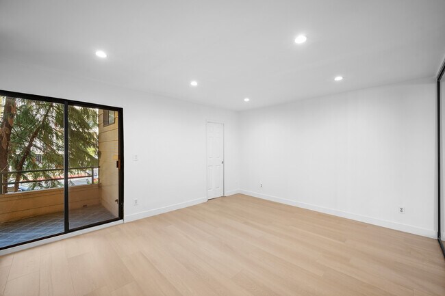Building Photo - 350 W Loraine St