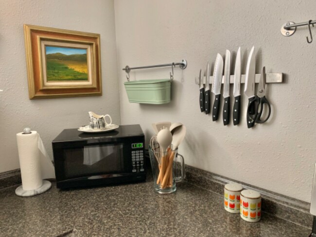 Building Photo - 1008 Princeton Ave