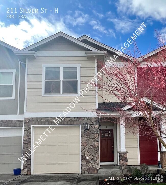 Building Photo - Beautiful 3 Bedroom, 2.5 Bathroom Updated ...