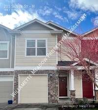 Building Photo - Beautiful 3 Bedroom, 2.5 Bathroom Updated ...