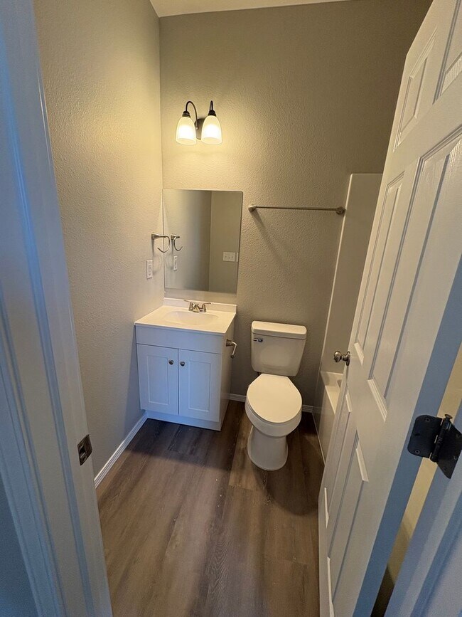 Building Photo - 598 N Airport Rd