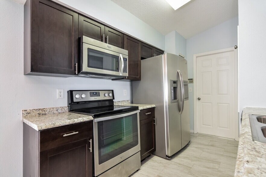 Building Photo - 1449 Mohrlake Dr