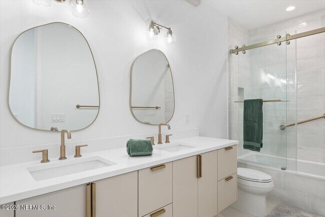 Building Photo - 114 12th Ave S