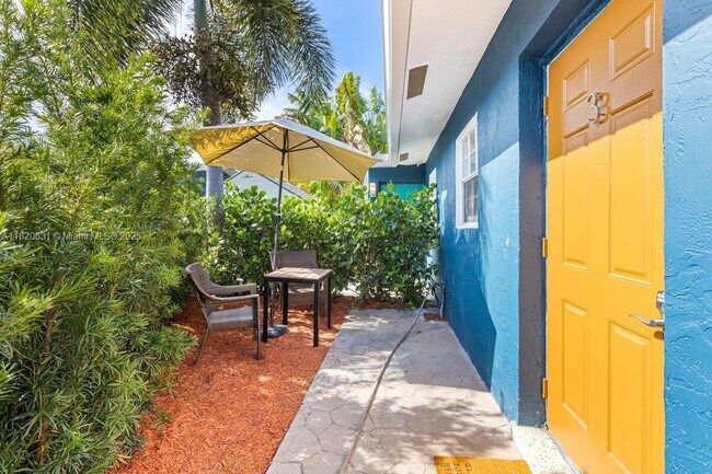 Building Photo - 811 Tequesta St