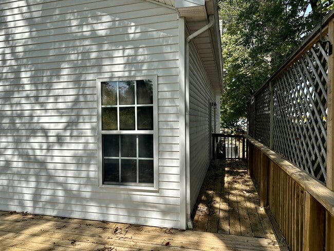 Building Photo - 114 W Green St