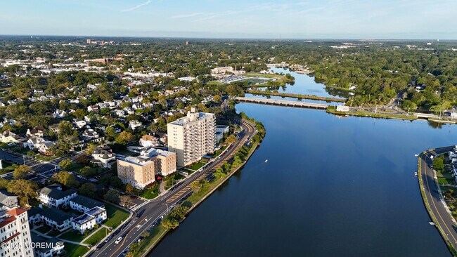 Building Photo - 500 Deal Lake Dr