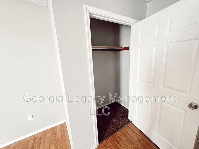 Building Photo - 896 Campbell St